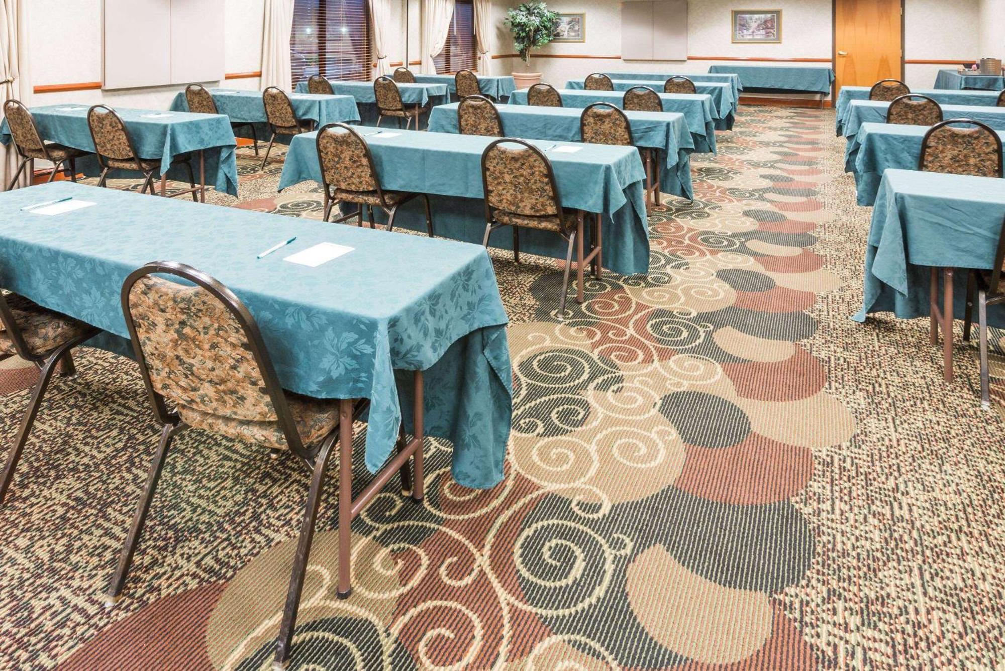 Wingate By Wyndham Airport - Rockville Road Hotel Indianapolis